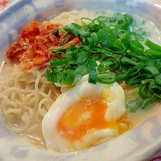 温泉卵♡キムチ♡九条葱の豚骨ラーメン♬